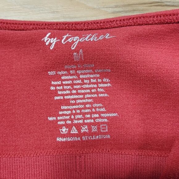 🔹️NWT Indian Red Seamless Ribbed Shelf Bra Medium - Picture 3 of 5